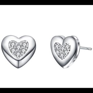 GENEVIVE JEWELRY Heart-Shaped Studs MSRP $115